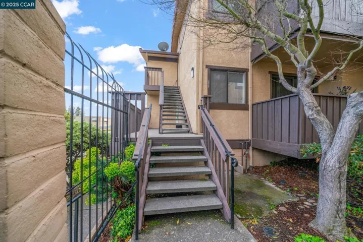 15067 Hesperian Blvd 11, San Leandro, California 94578