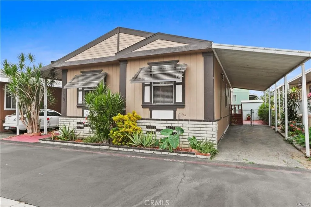 16707 Garfield Avenue 1707, Paramount, California 90723, 3 Bedrooms Bedrooms, ,2 BathroomsBathrooms,Residential,For Sale,Garfield,PW25059576