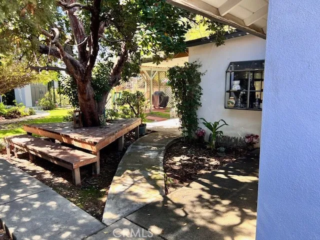 Side entrance to backyard