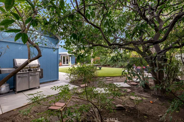 5749 Irvine Avenue, North Hollywood, California 91601