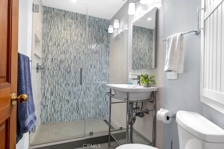 5749 Irvine Avenue, North Hollywood, California 91601
