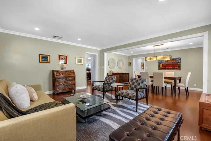 5749 Irvine Avenue, North Hollywood, California 91601