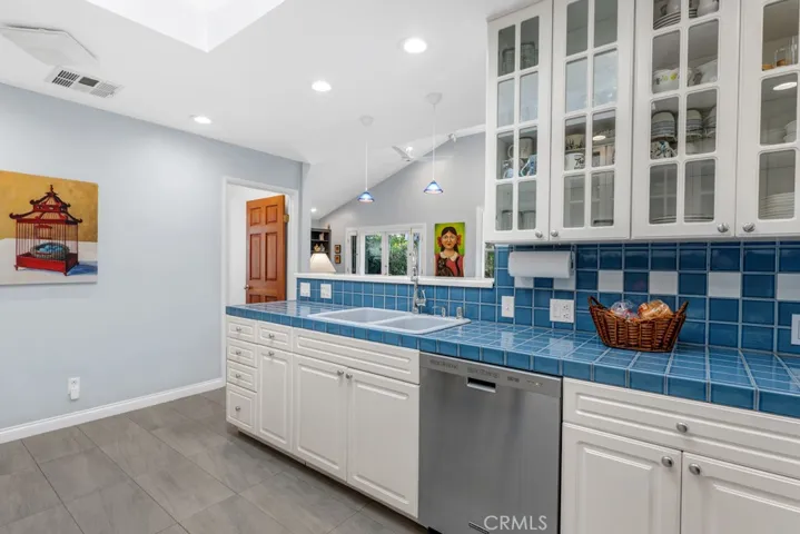 5749 Irvine Avenue, North Hollywood, California 91601