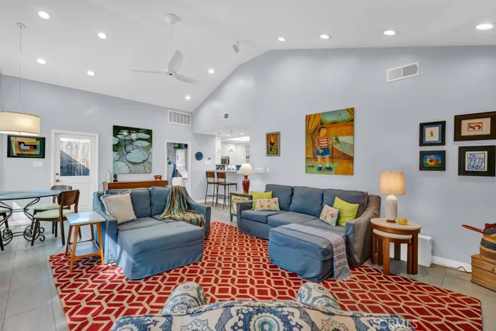 5749 Irvine Avenue, North Hollywood, California 91601