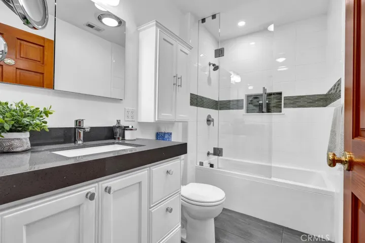 5749 Irvine Avenue, North Hollywood, California 91601