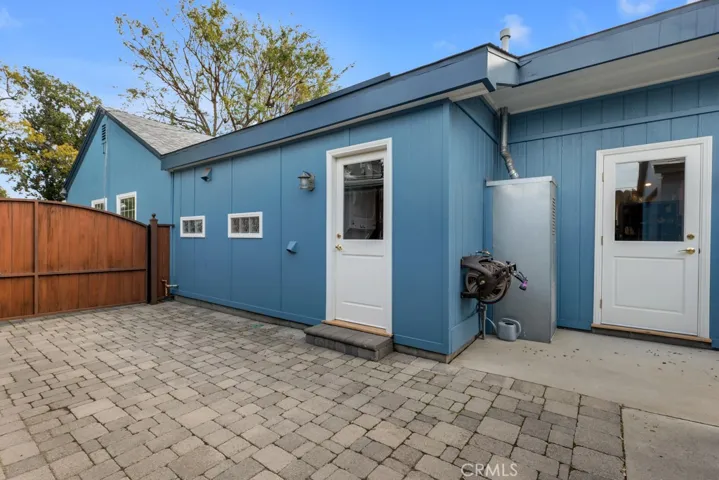 5749 Irvine Avenue, North Hollywood, California 91601