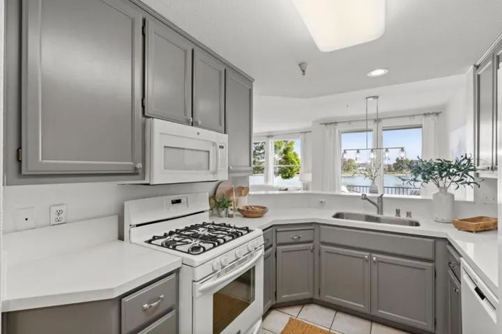 300 Baltic Circle 306, Redwood City, California 94065
