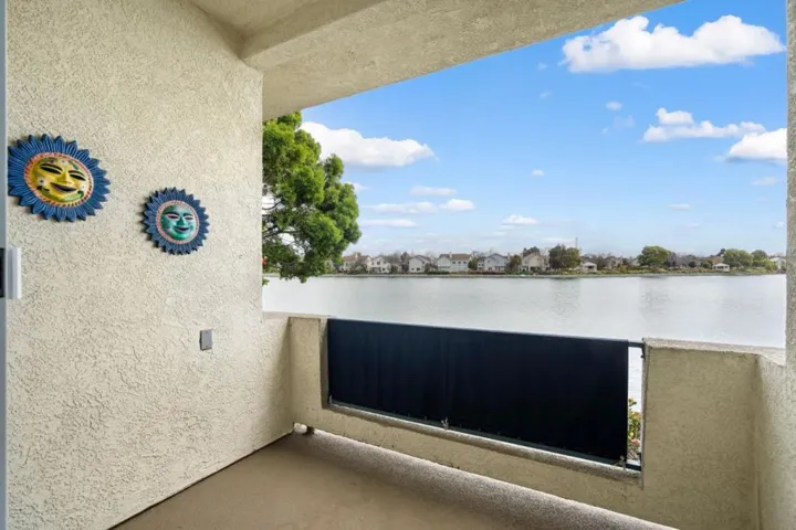 300 Baltic Circle 306, Redwood City, California 94065