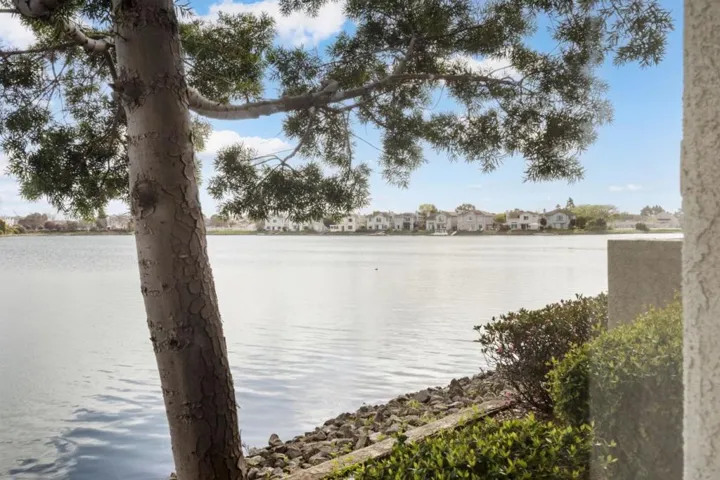 300 Baltic Circle 306, Redwood City, California 94065