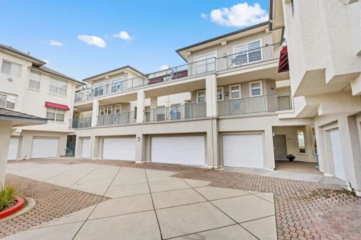 300 Baltic Circle 306, Redwood City, California 94065
