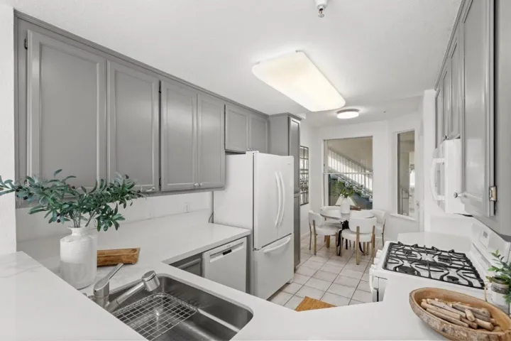 300 Baltic Circle 306, Redwood City, California 94065