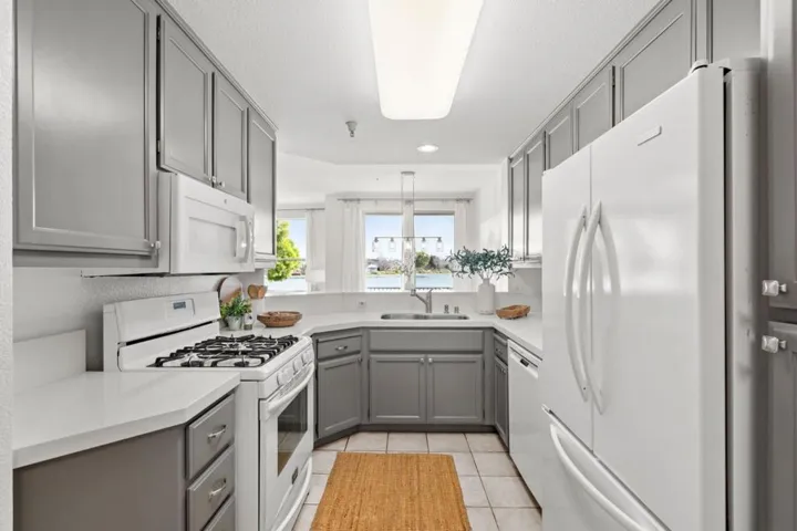 300 Baltic Circle 306, Redwood City, California 94065