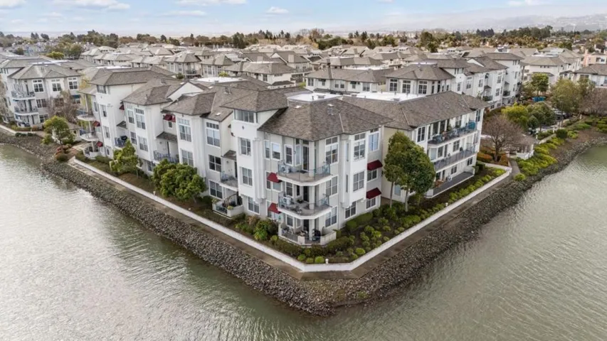 300 Baltic Circle 306, Redwood City, California 94065