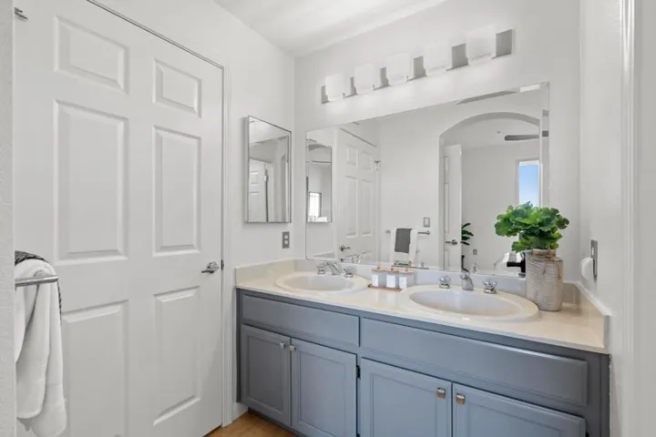 300 Baltic Circle 306, Redwood City, California 94065