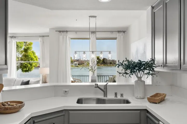 300 Baltic Circle 306, Redwood City, California 94065