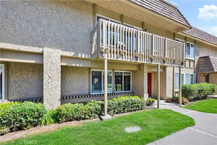 this popular Balboa model offers 1,536 square feet of stylish and comfortable living space