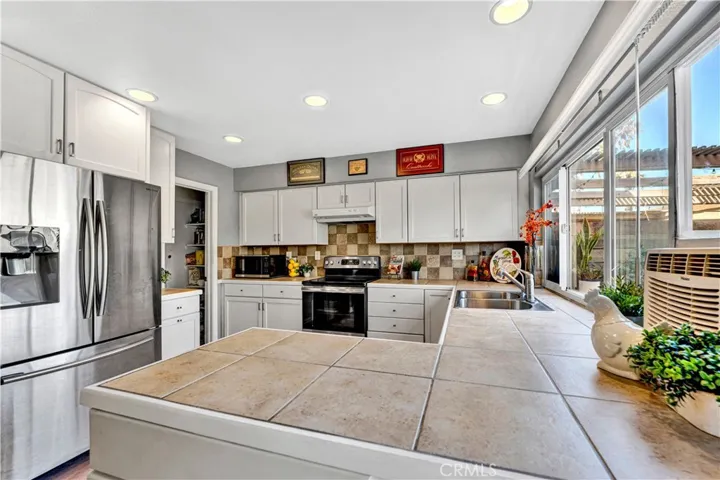 tile countertops and backsplash