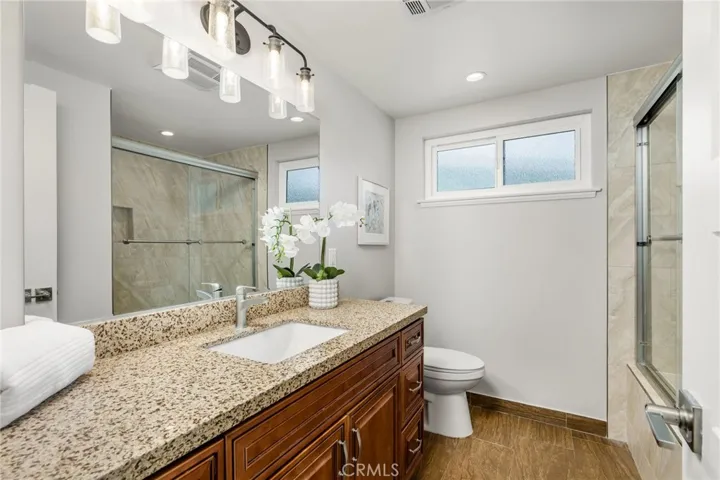 Hall bathroom.
