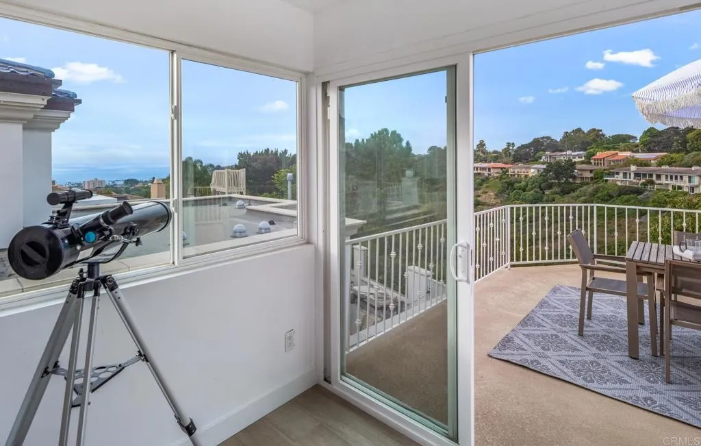 7980 Via Capri, La Jolla, California 92037 home-pic-14