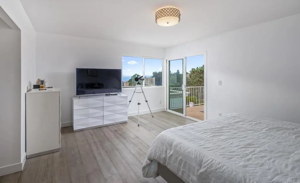 7980 Via Capri, La Jolla, California 92037 home-pic-13