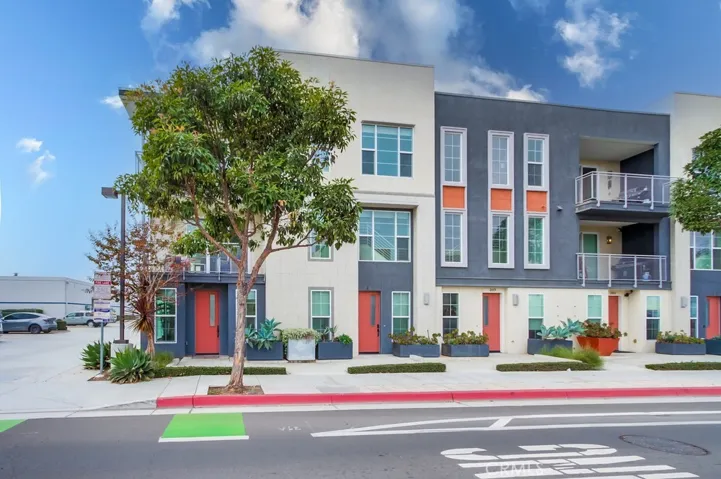 2015 Placentia Avenue, Costa Mesa, California 92627