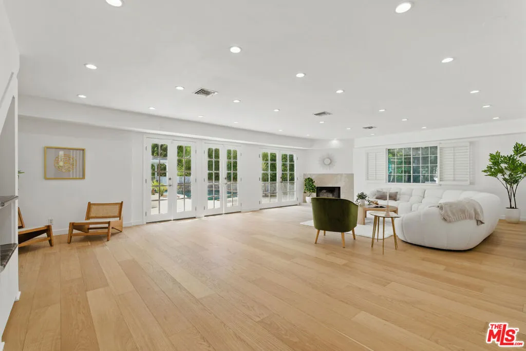 5220 Melvin Avenue, Tarzana, California 91356 home-pic-2