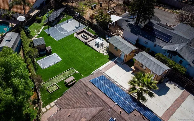 853 Crescent Dr, Vista, California 92084