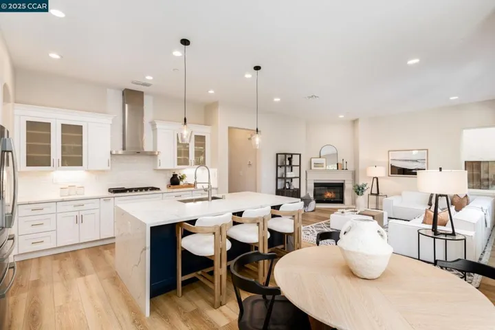 3103 S Bridgepointe Ln, Dublin, California 94568