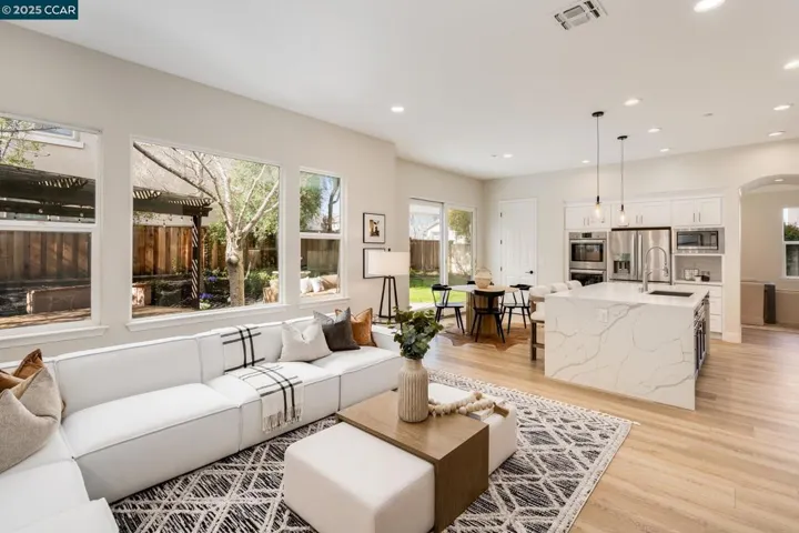 3103 S Bridgepointe Ln, Dublin, California 94568