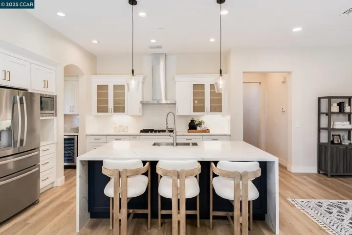 3103 S Bridgepointe Ln, Dublin, California 94568