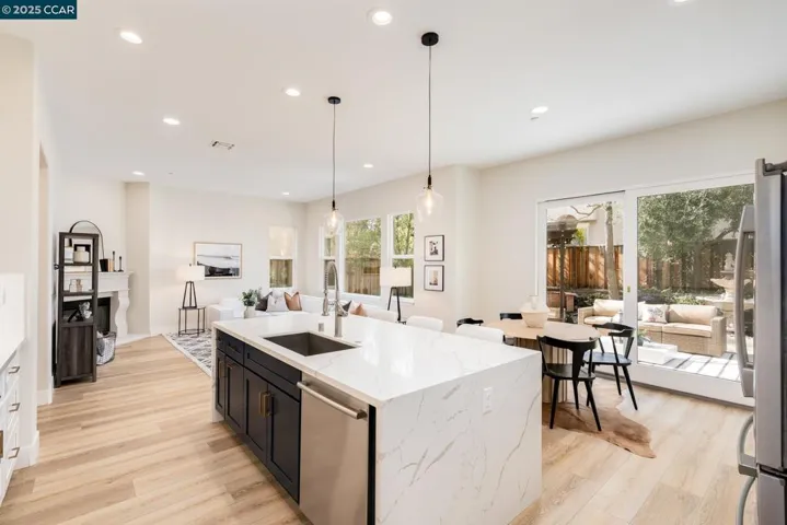 3103 S Bridgepointe Ln, Dublin, California 94568