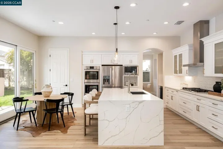 3103 S Bridgepointe Ln, Dublin, California 94568