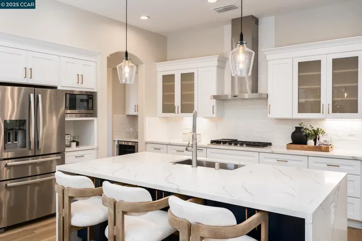 3103 S Bridgepointe Ln, Dublin, California 94568