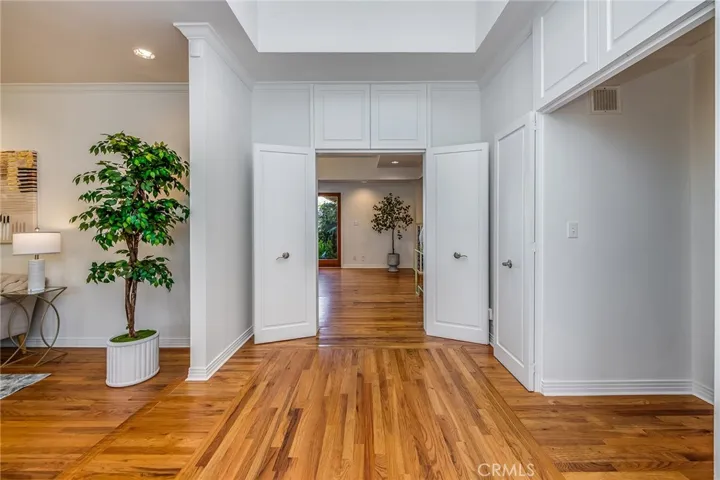 1420 Stradella Road, Los Angeles, California 90077