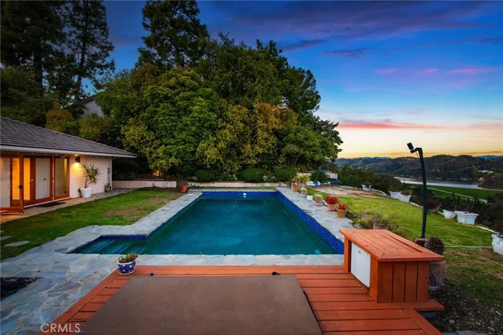 1420 Stradella Road, Los Angeles, California 90077