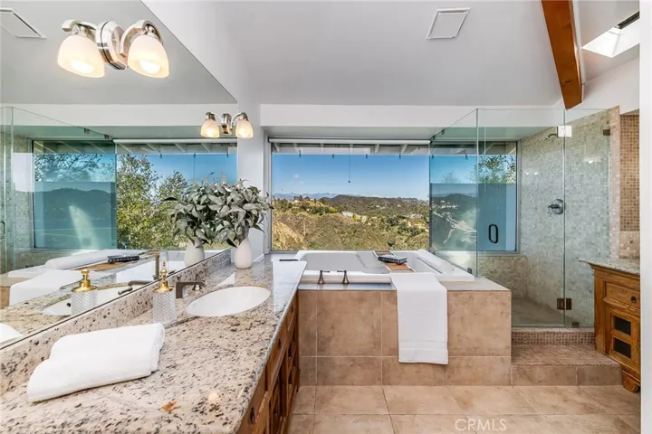 1420 Stradella Road, Los Angeles, California 90077