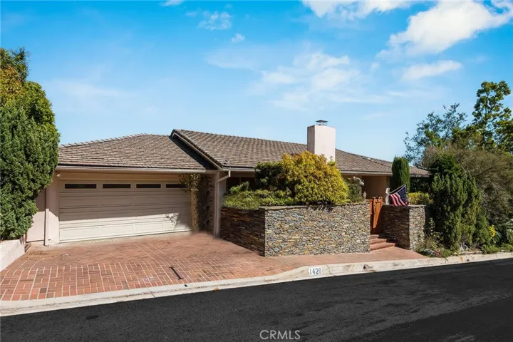 1420 Stradella Road, Los Angeles, California 90077