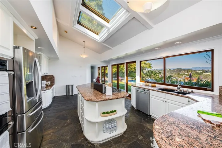 1420 Stradella Road, Los Angeles, California 90077