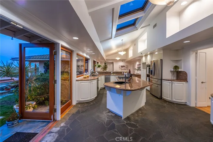 1420 Stradella Road, Los Angeles, California 90077