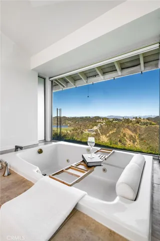 1420 Stradella Road, Los Angeles, California 90077