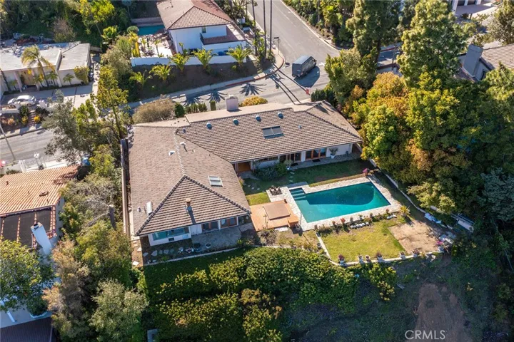 1420 Stradella Road, Los Angeles, California 90077
