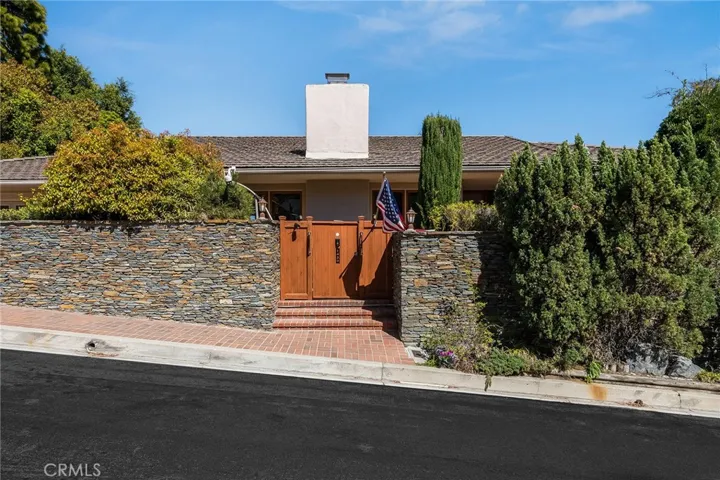 1420 Stradella Road, Los Angeles, California 90077