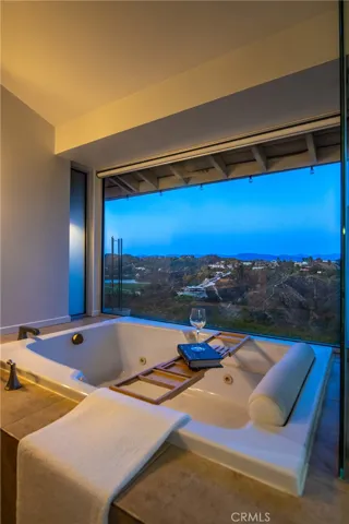 1420 Stradella Road, Los Angeles, California 90077