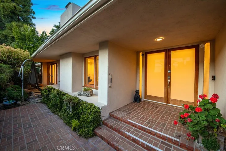 1420 Stradella Road, Los Angeles, California 90077