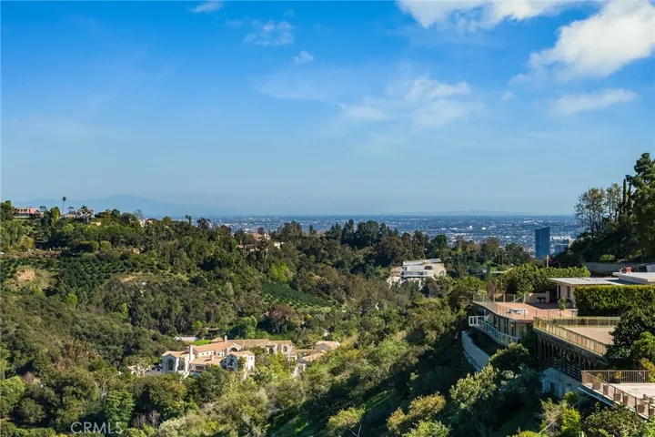 1420 Stradella Road, Los Angeles, California 90077