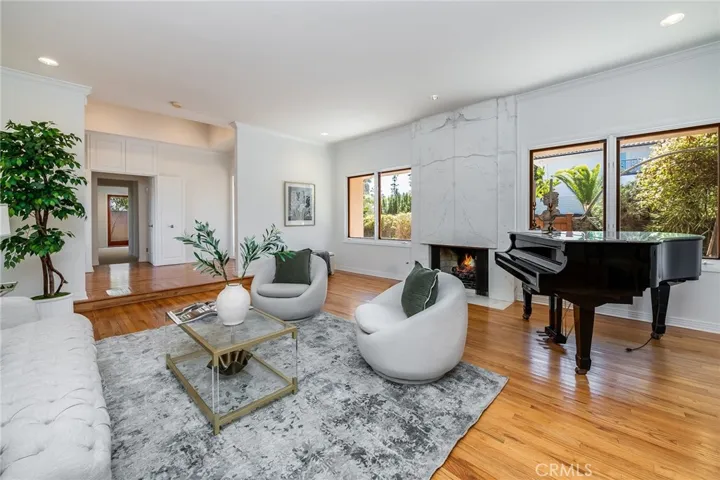 1420 Stradella Road, Los Angeles, California 90077