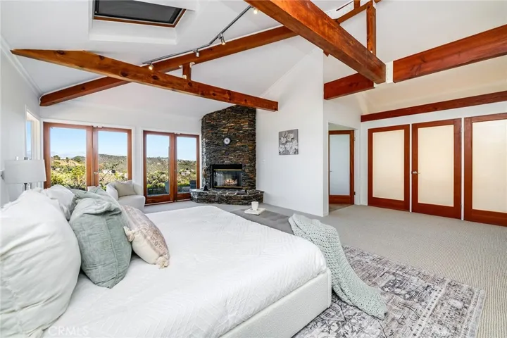 1420 Stradella Road, Los Angeles, California 90077