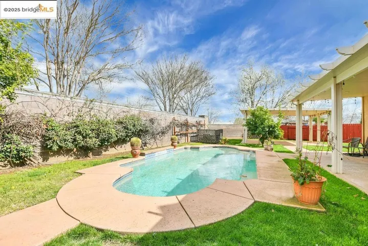 10061 Mosaic Way, Elk Grove, California 95757