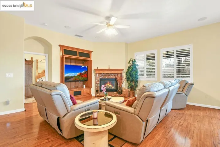 10061 Mosaic Way, Elk Grove, California 95757