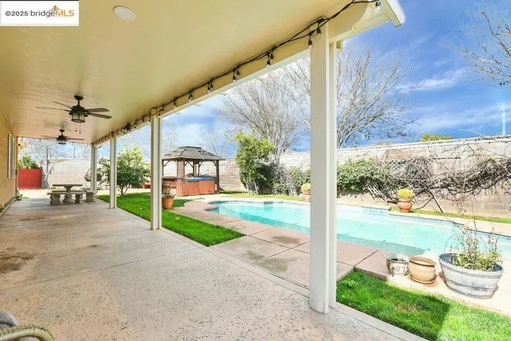 10061 Mosaic Way, Elk Grove, California 95757